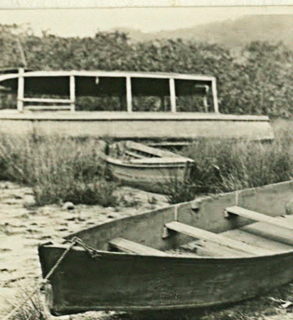 Barco da TIC sendo consertado em Itanhaem